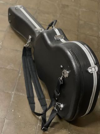 Guitarra Alvarez J80CE Jumbo + funda rígida