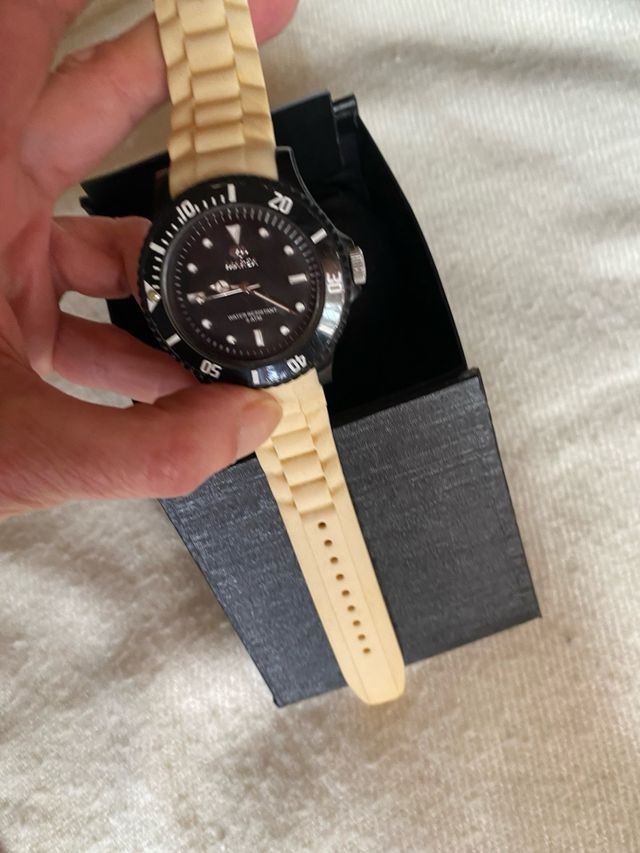 Reloj Marea blanco deportivo.