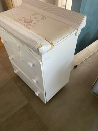 Fasciatoio neonato con cassettiera