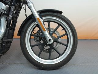 HARLEY DAVIDSON Sportster 883 Superlow