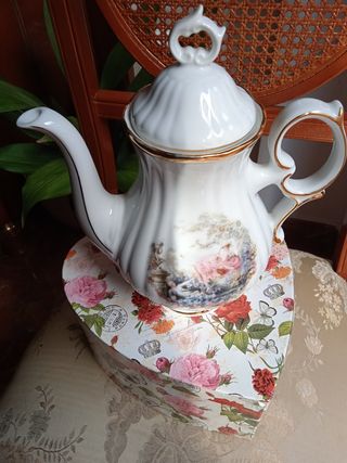 FINA Y PINTADA A MANO ORO TETERA CAFETERA ANTIGUA