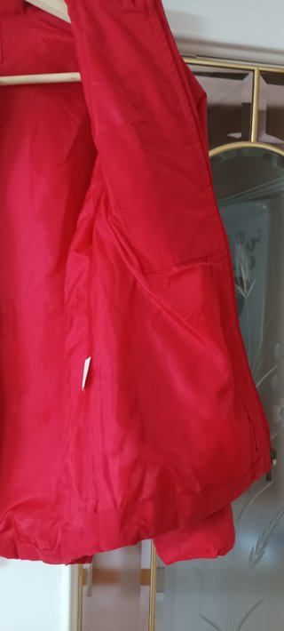 Plumas de mujer rojo