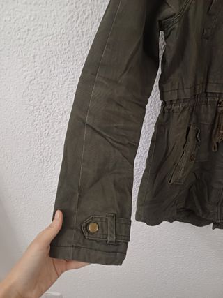 Parka verde stradivarius 
