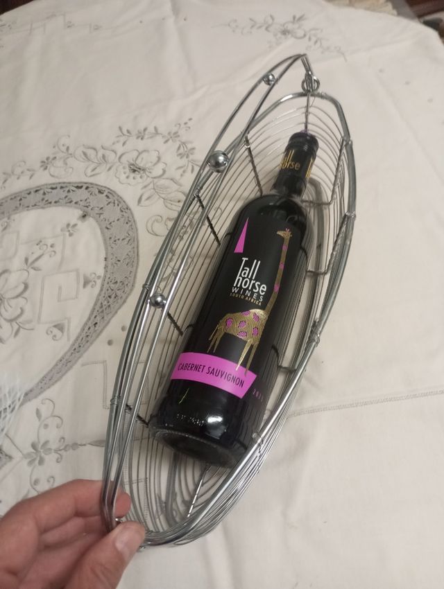 Porta botellas metálico