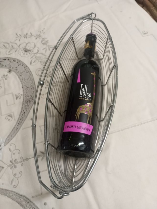 Porta botellas metálico