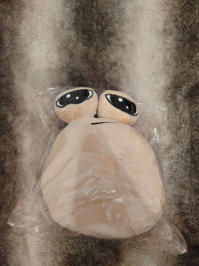 Peluche Pou en su embalaje sin abrir