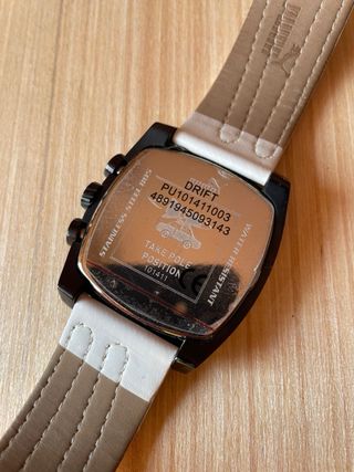 Reloj puma cuadrado