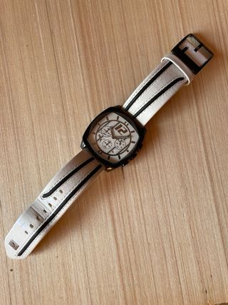 Reloj puma cuadrado