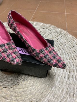 Zapatos pequeño tacon cuadros negro y rosachanel 
