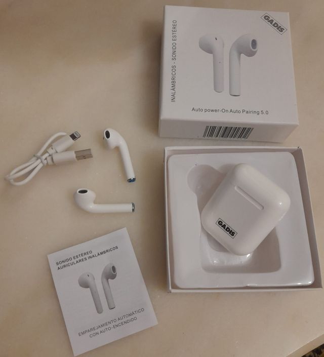 Auriculares inhalámbricos. Blancos. 