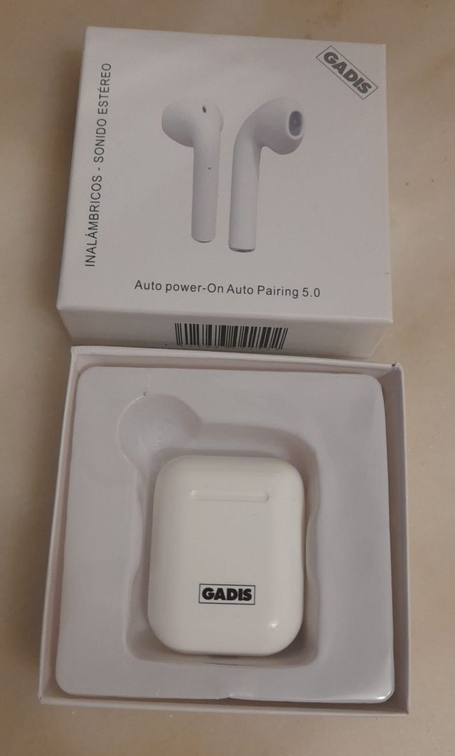 Auriculares inhalámbricos. Blancos. 