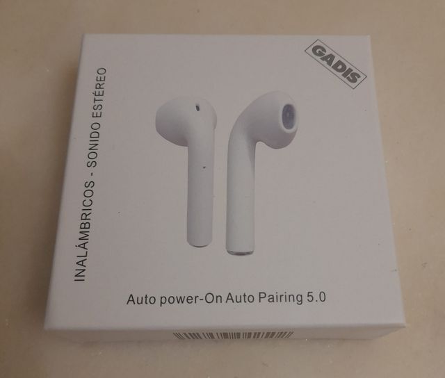 Auriculares inhalámbricos. Blancos. 