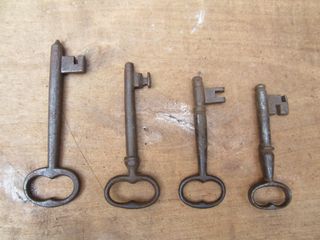 Llaves antiguas s. XIX - XX, 4 piezas.