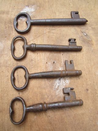 Llaves antiguas s. XIX - XX, 4 piezas.