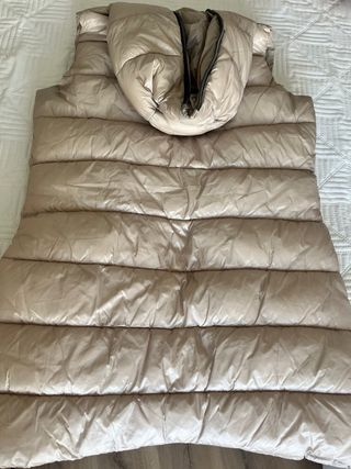 Chaleco- Anorak largo con capucha