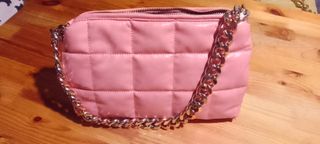 Bonito bolso acolchado de color rosa pastel