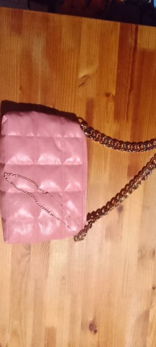 Bonito bolso acolchado de color rosa pastel