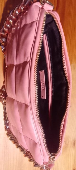 Bonito bolso acolchado de color rosa pastel