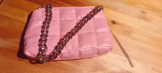 Bonito bolso acolchado de color rosa pastel