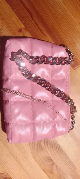 Bonito bolso acolchado de color rosa pastel