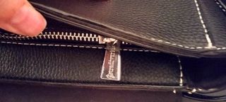 Bolso negro de Stradivarius en símil piel - 7€