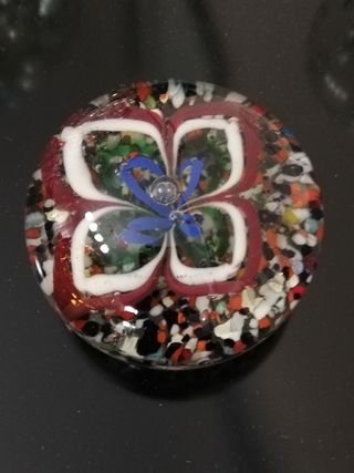 Antiguo pisapapeles ó bola de cristal de Murano