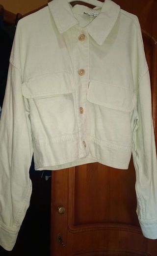 Chaqueta torera vaquera de mujer, Zara.