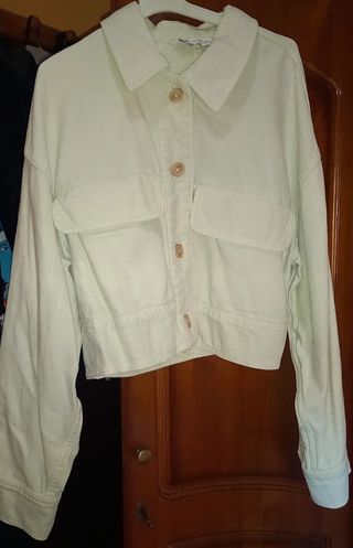 Chaqueta torera vaquera de mujer, Zara.