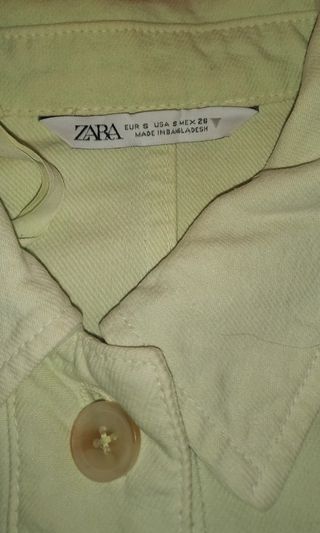 Chaqueta torera vaquera de mujer, Zara.