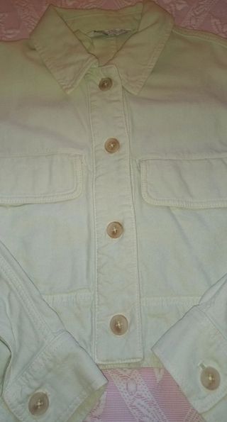 Chaqueta torera vaquera de mujer, Zara.
