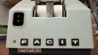 ANTIGUA CALCULADORA ANTIGUA, ( MARCA FACIT )