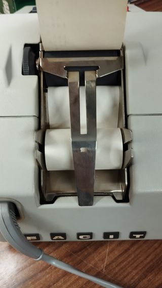 ANTIGUA CALCULADORA ANTIGUA, ( MARCA FACIT )