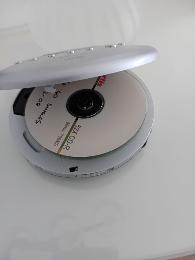 REPRODUCTOR DE CD PORTÁTIL