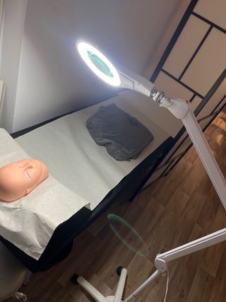 Lámpara LED con lupa