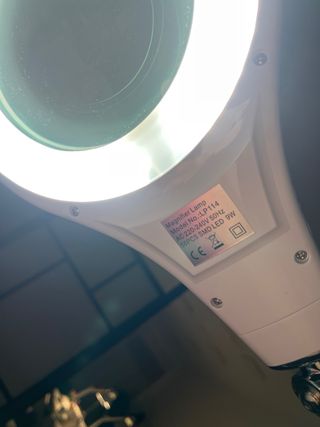 Lámpara LED con lupa