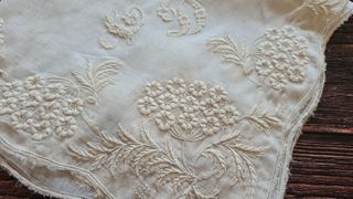 Fazzoletto ricamato antico