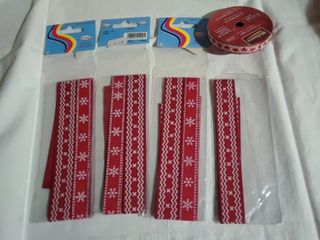 Natale - Nastri di raso rosso con disegni bianchi