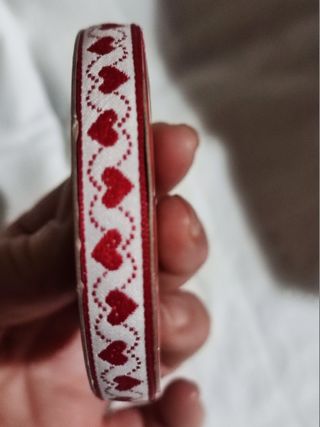 Natale - Nastri di raso rosso con disegni bianchi