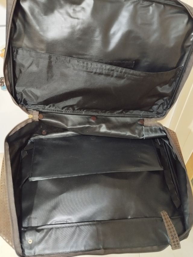 Bolso o maleta de mano 