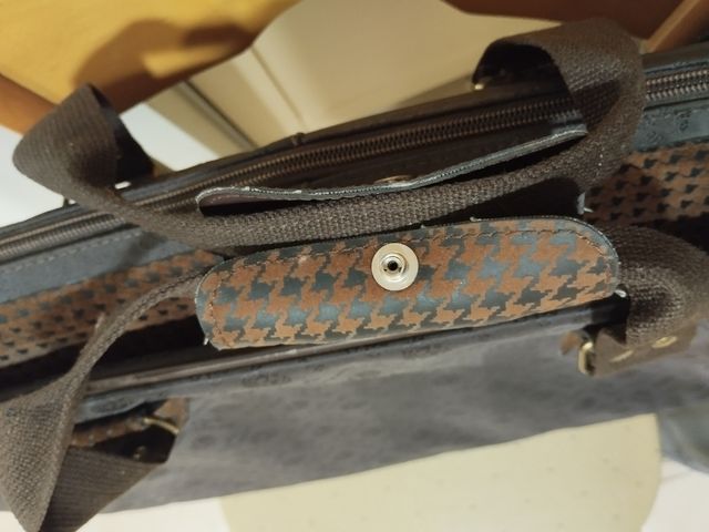 Bolso o maleta de mano 