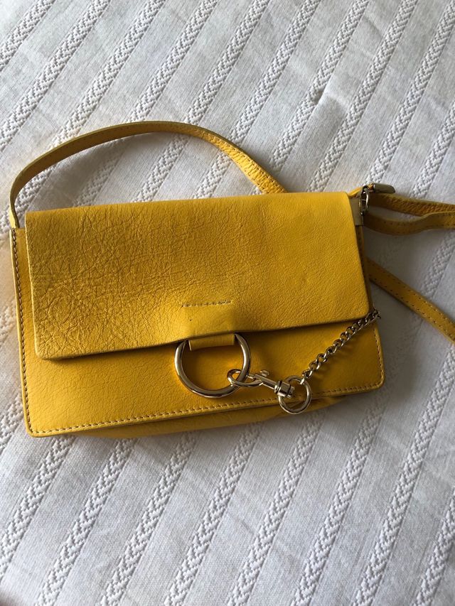 Bolso amarillo piel