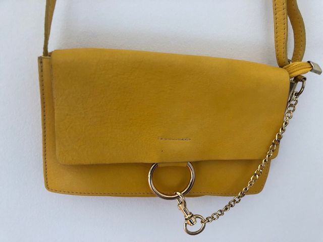 Bolso amarillo piel