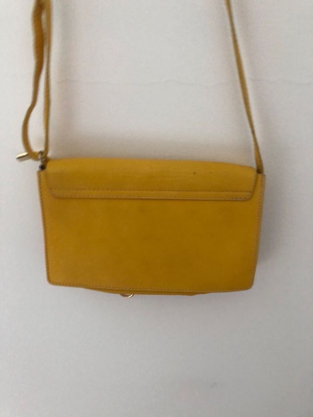 Bolso amarillo piel