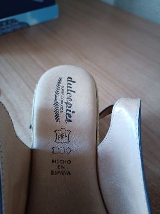 Sandalias de piel de la marca española Dulcepies