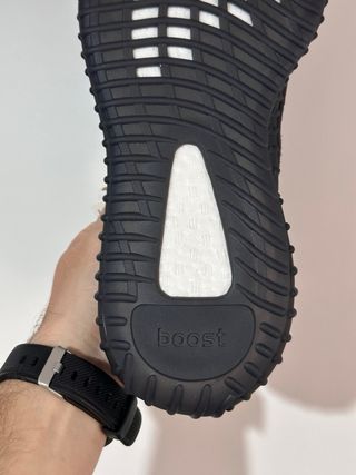 Yezzy Boost 350 V2 Onyx