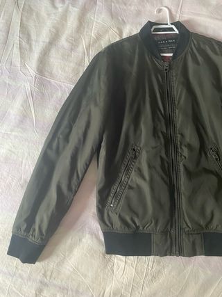Chaqueta bomber caqui acolchada Zara Man