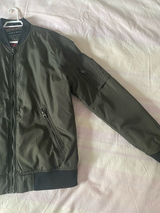 Chaqueta bomber caqui acolchada Zara Man