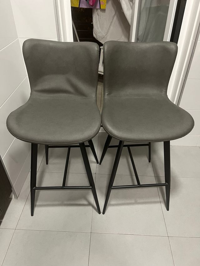 Lote dos taburetes altos