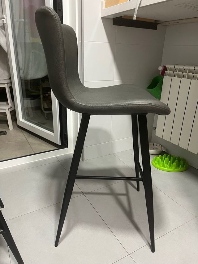 Lote dos taburetes altos