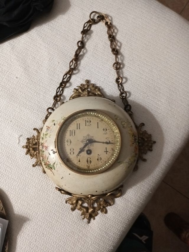 Antiguo reloj de pared frances